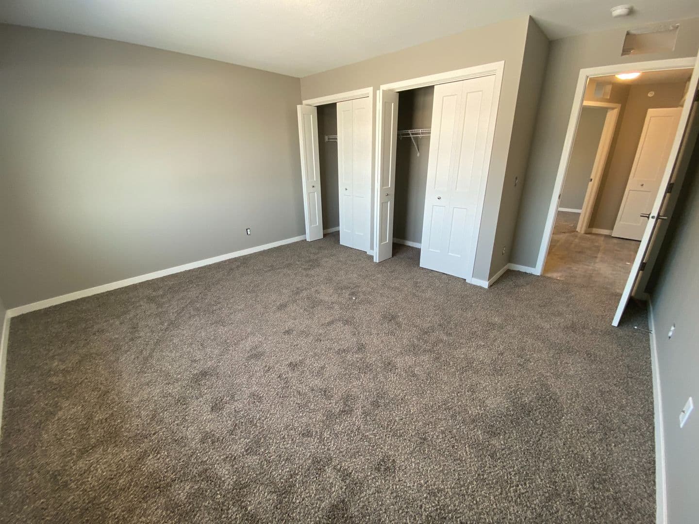 Owatonna Apartment: 325 Florence Ave