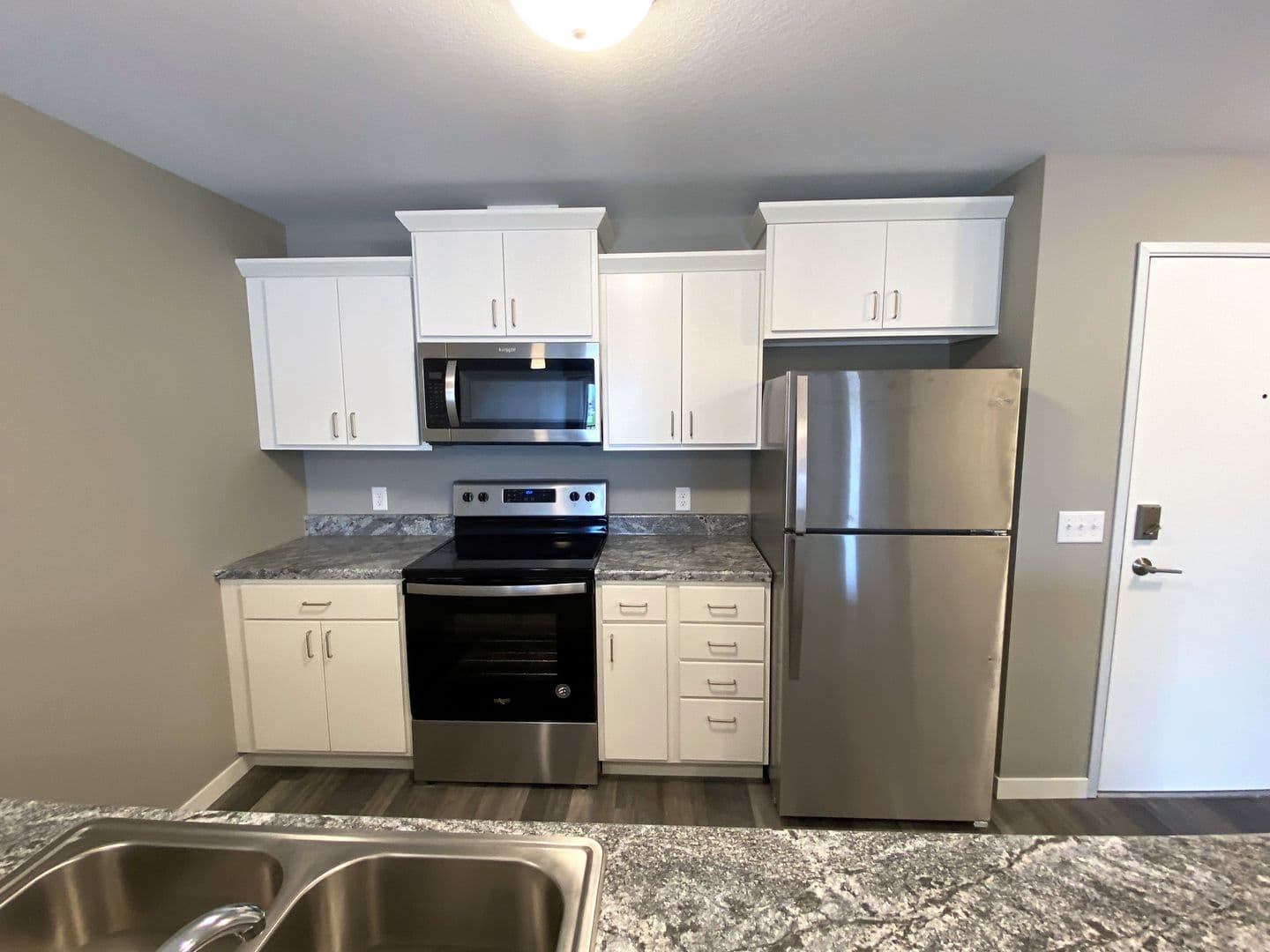 Owatonna Apartment: 325 Florence Ave