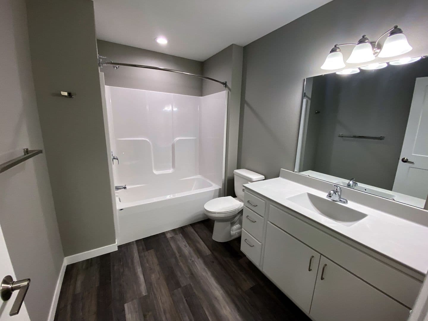 Owatonna Apartment: 325 Florence Ave