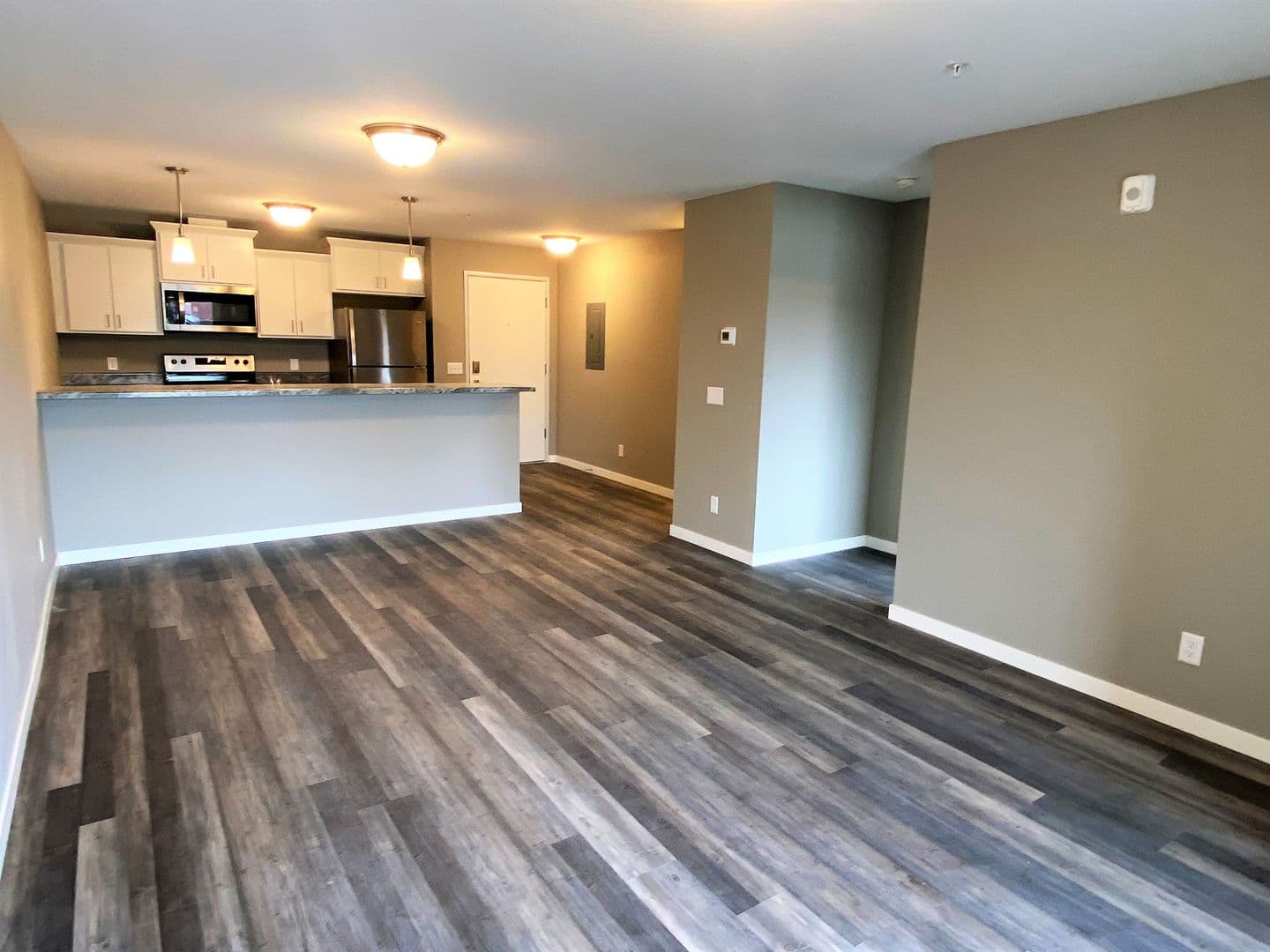 Owatonna Apartment: 325 Florence Ave