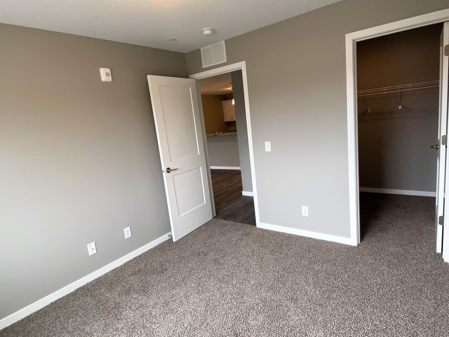 Owatonna Apartment: 325 Florence Ave