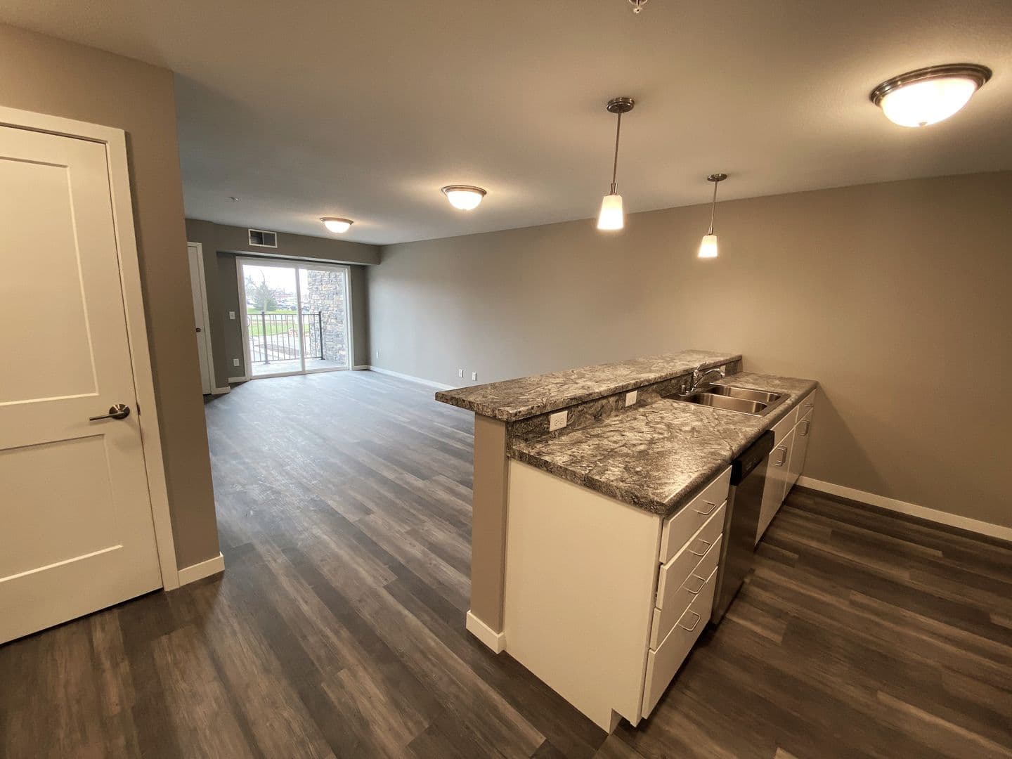 Owatonna Apartment: 325 Florence Ave