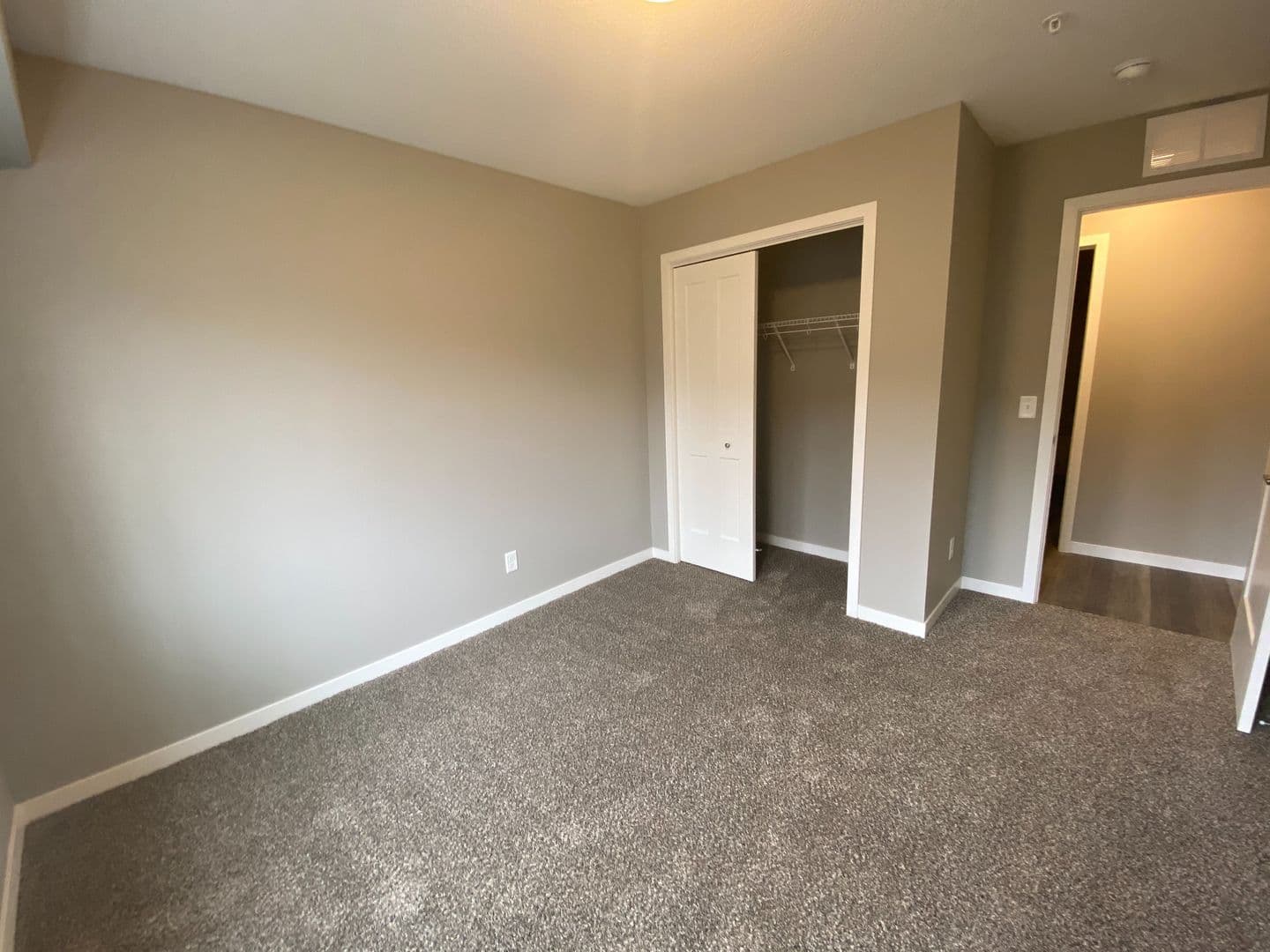 Owatonna Apartment: 325 Florence Ave