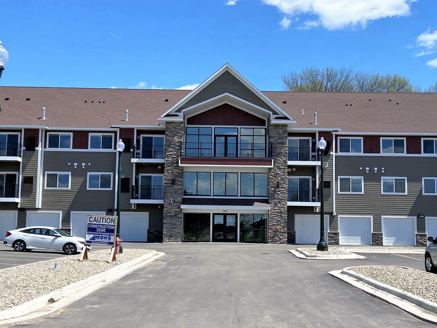 Owatonna Apartment: 325 Florence Ave