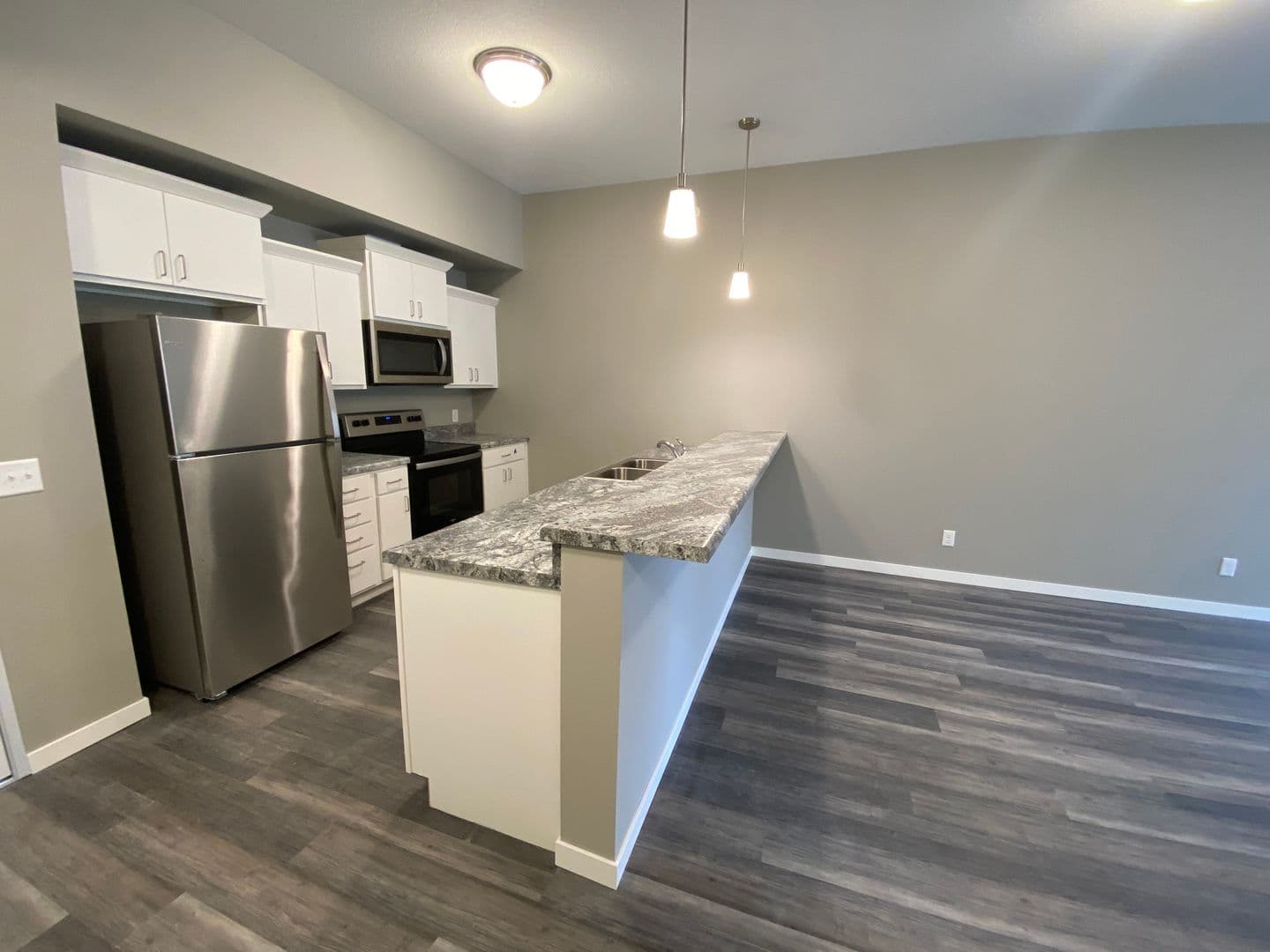 Owatonna Apartment: 325 Florence Ave
