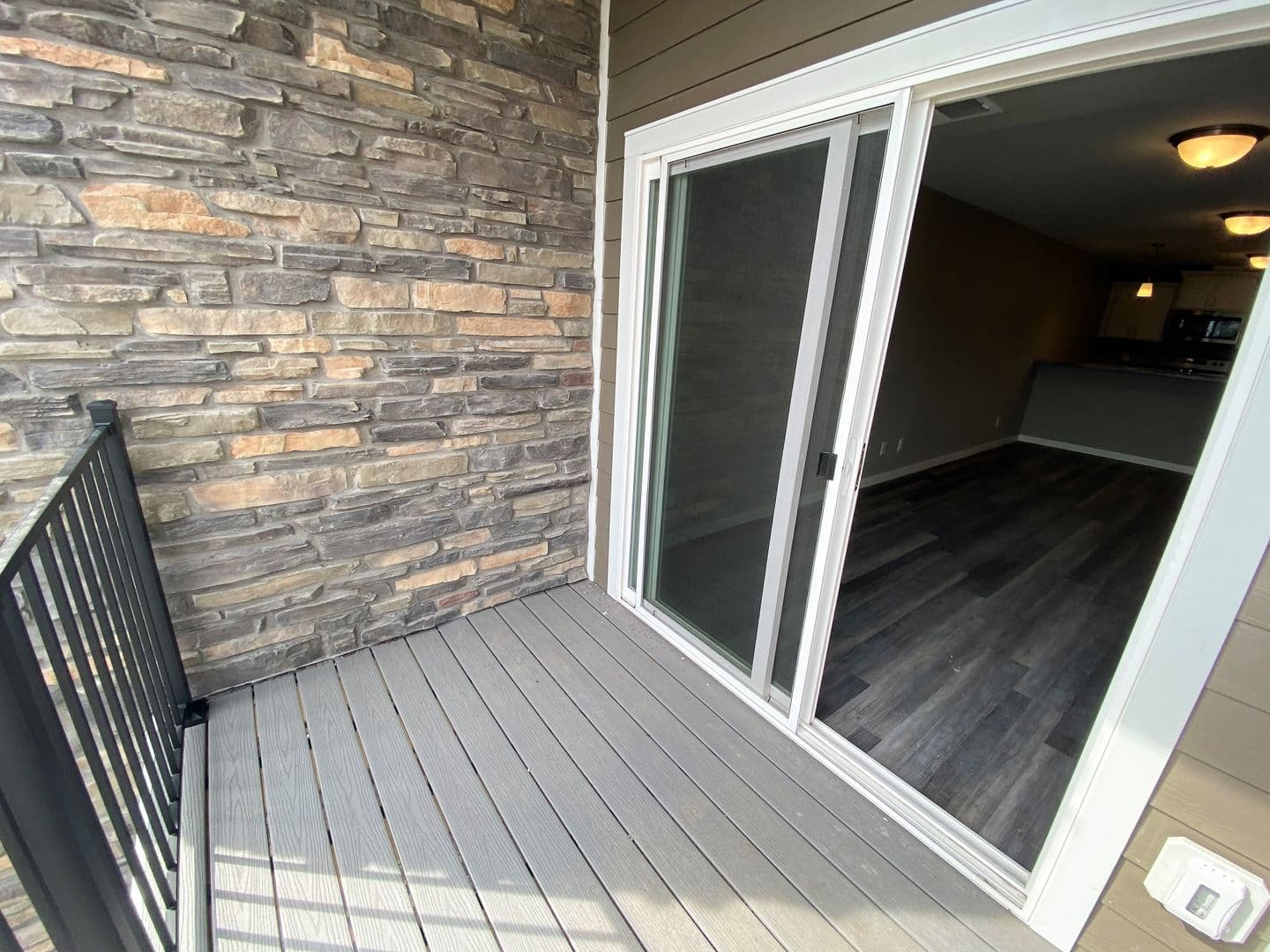 Owatonna Apartment: 325 Florence Ave