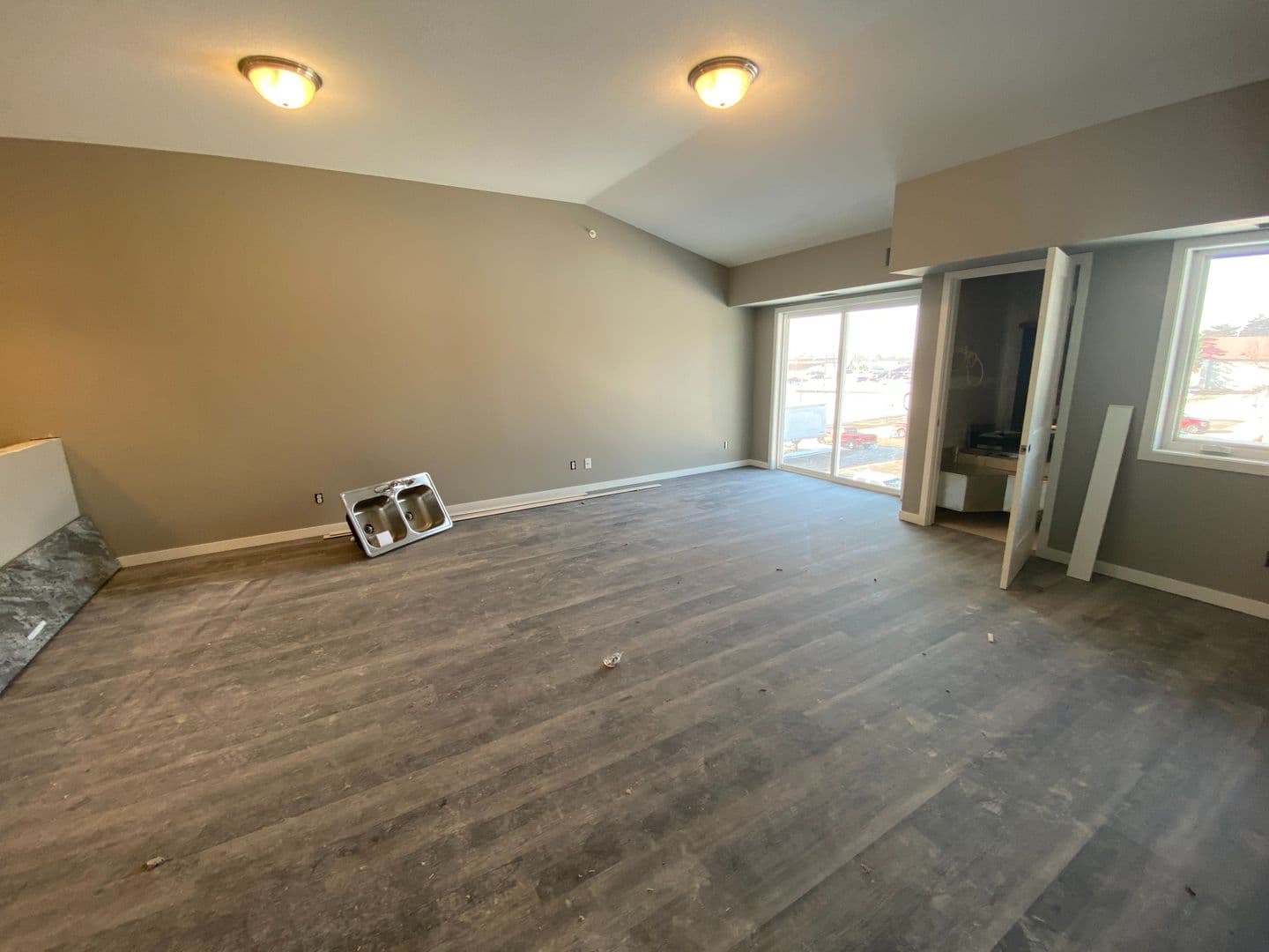 Owatonna Apartment: 325 Florence Ave
