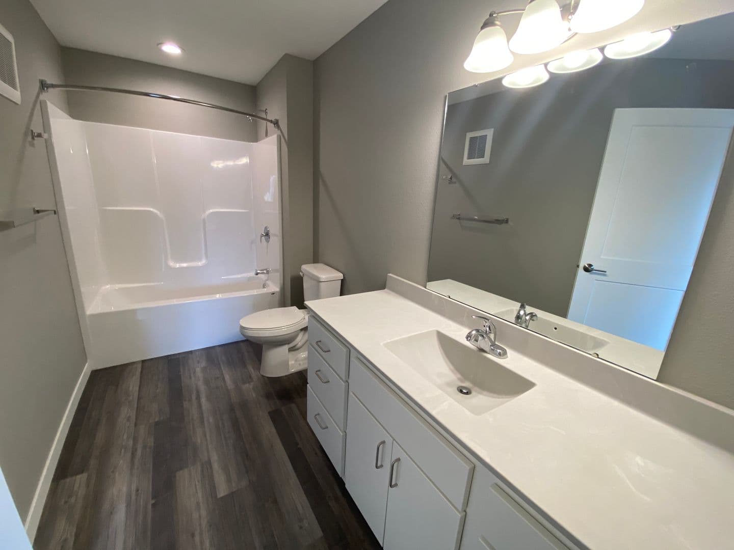 Owatonna Apartment: 325 Florence Ave