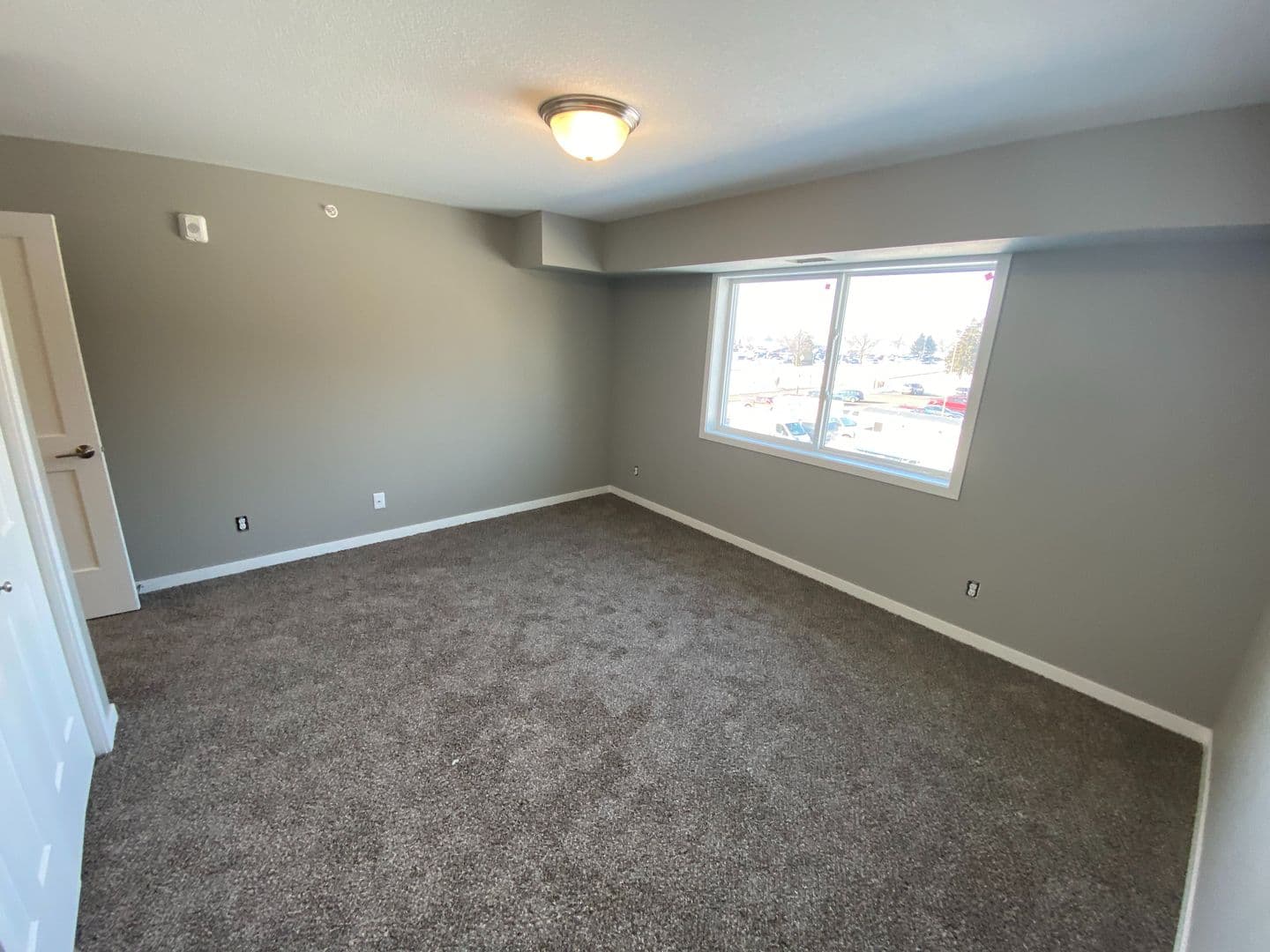 Owatonna Apartment: 325 Florence Ave