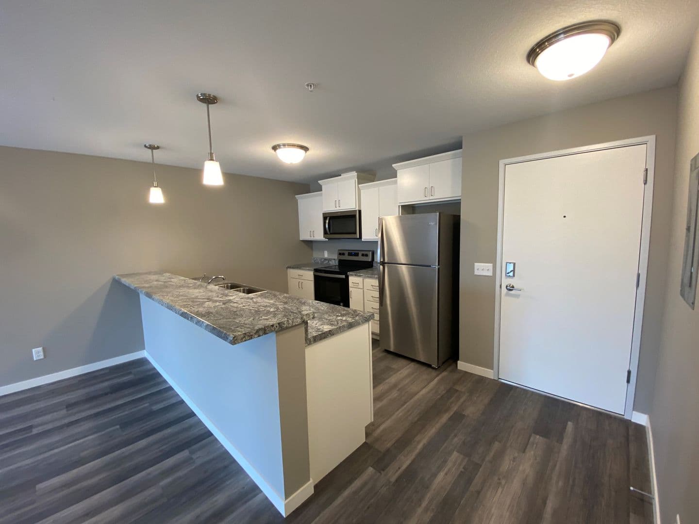 Owatonna Apartment: 325 Florence Ave