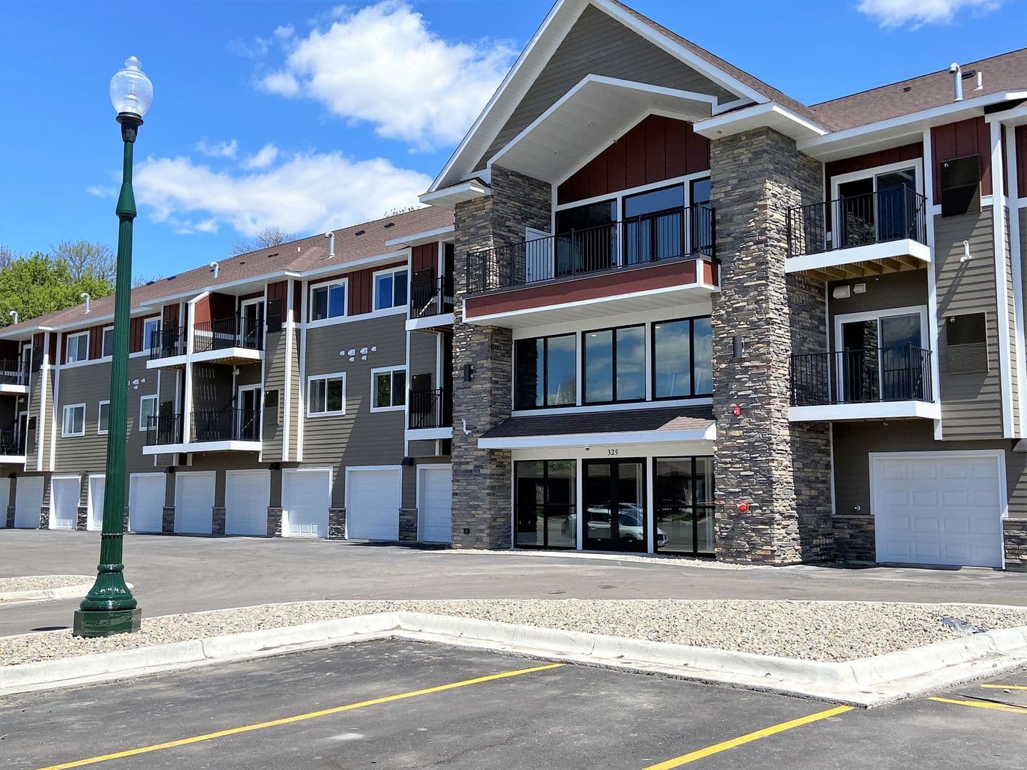 Owatonna Apartment: 325 Florence Ave
