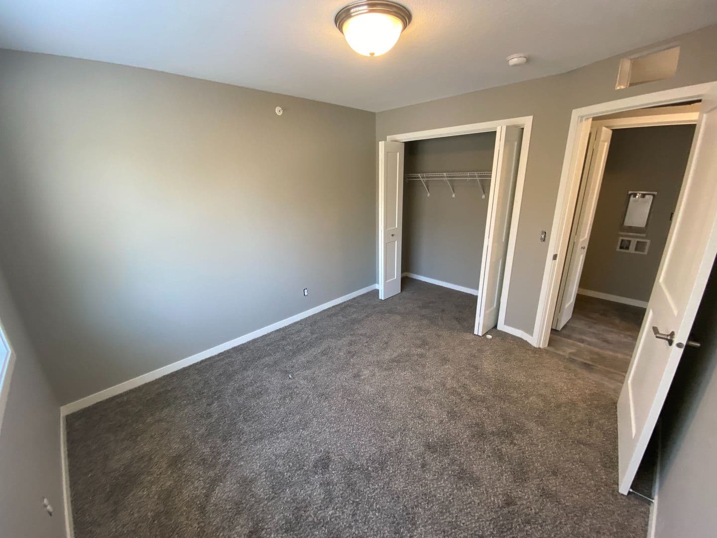 Owatonna Apartment: 325 Florence Ave