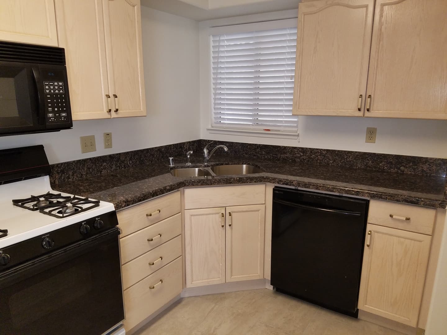 N Las Vegas House: 4319 E. Pageantry Falls Dr