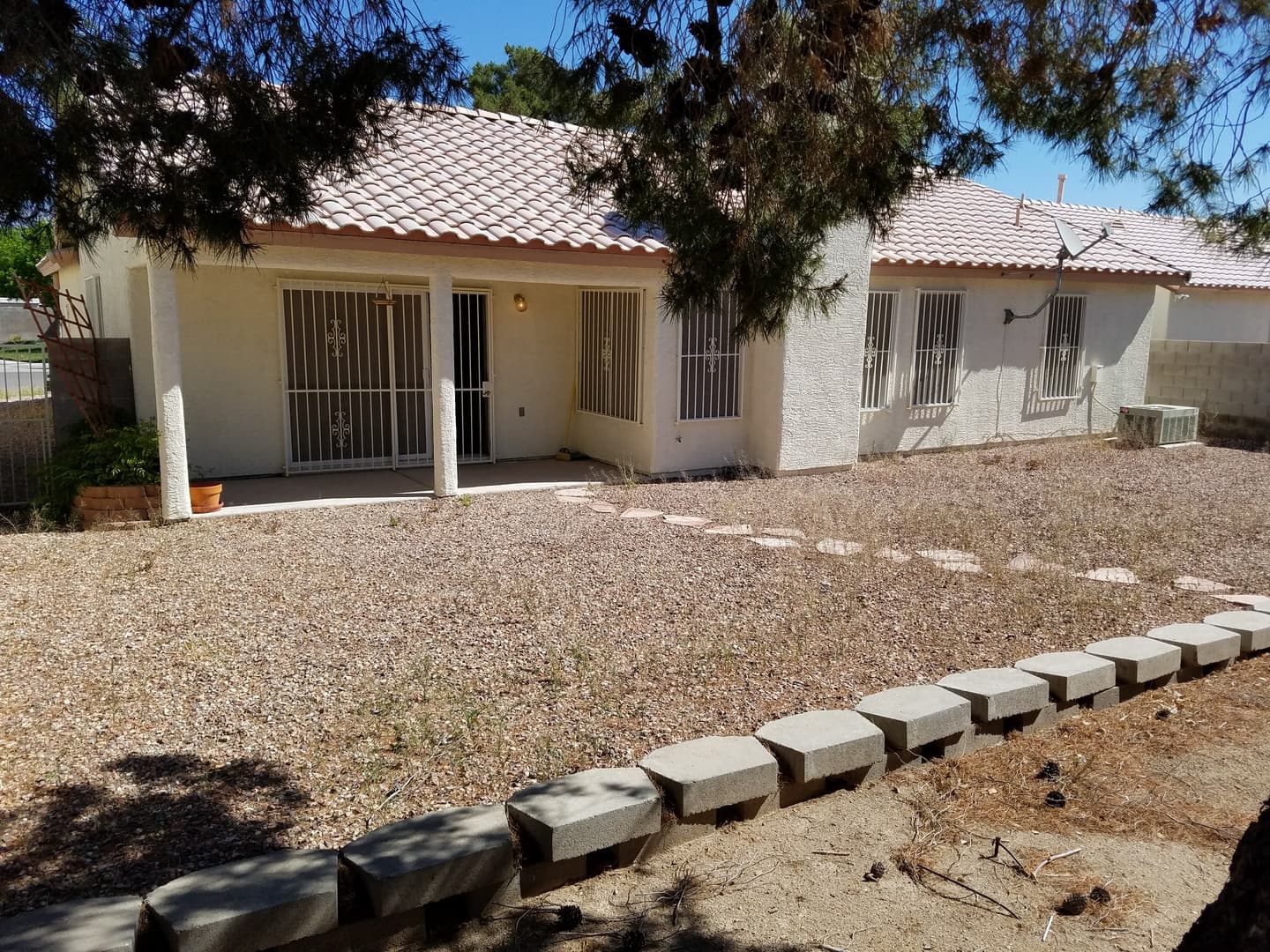 N Las Vegas House: 4319 E. Pageantry Falls Dr