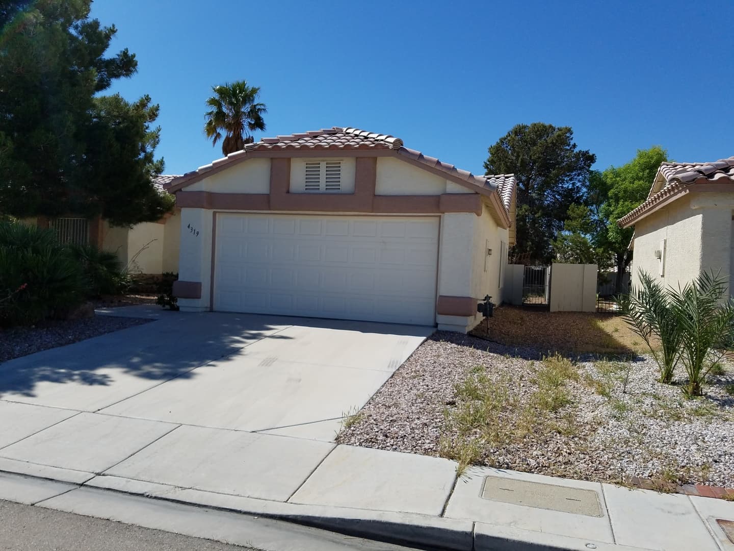 N Las Vegas House: 4319 E. Pageantry Falls Dr