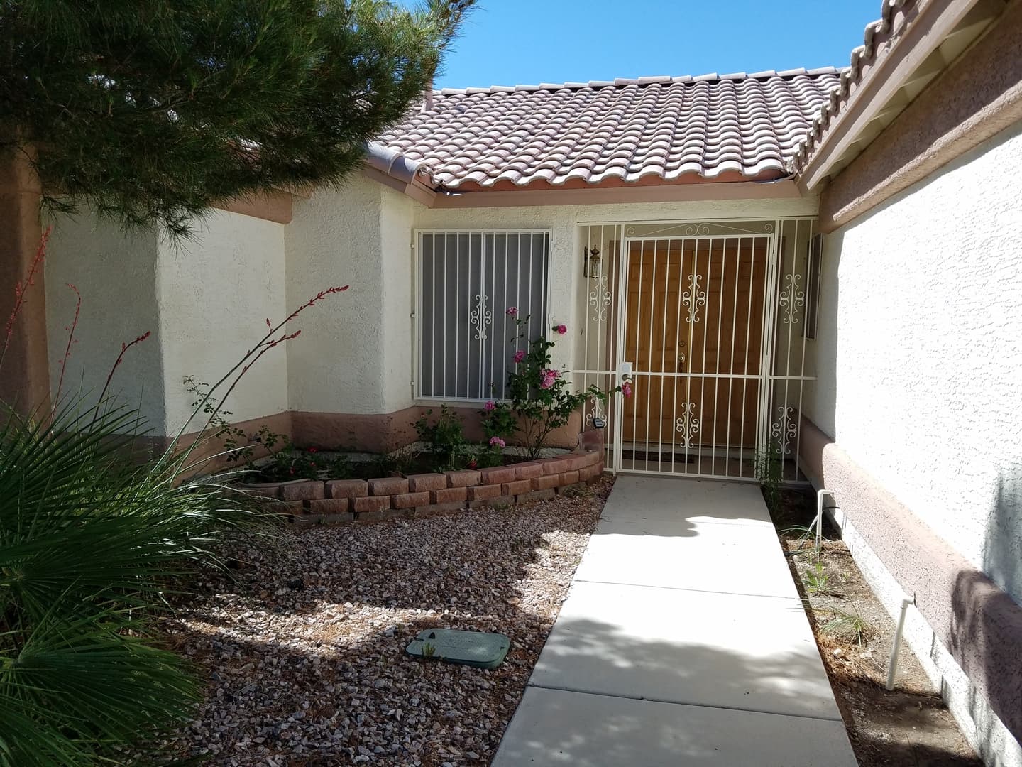N Las Vegas House: 4319 E. Pageantry Falls Dr