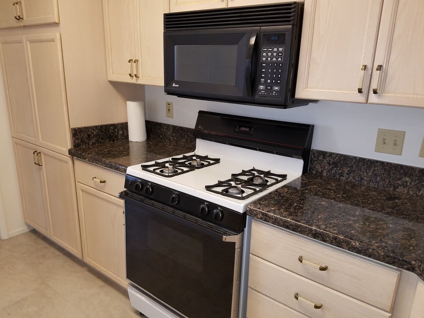 N Las Vegas House: 4319 E. Pageantry Falls Dr