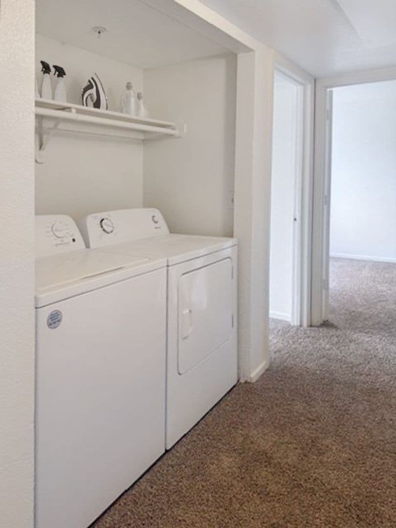 Sun Valley Apartment: 4005 Moorpark Ct