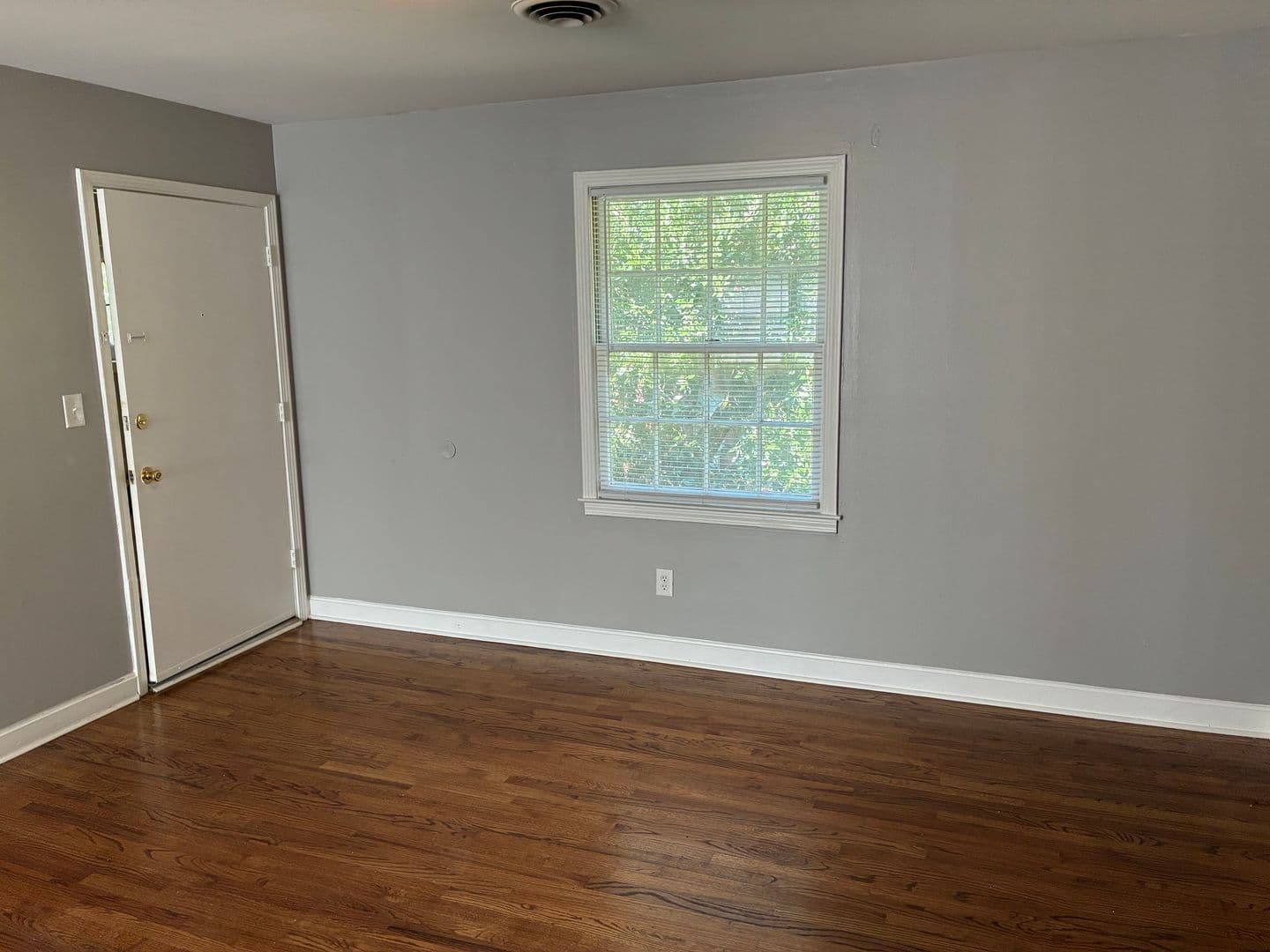 Sumter Apartment: 120 Engleside Street