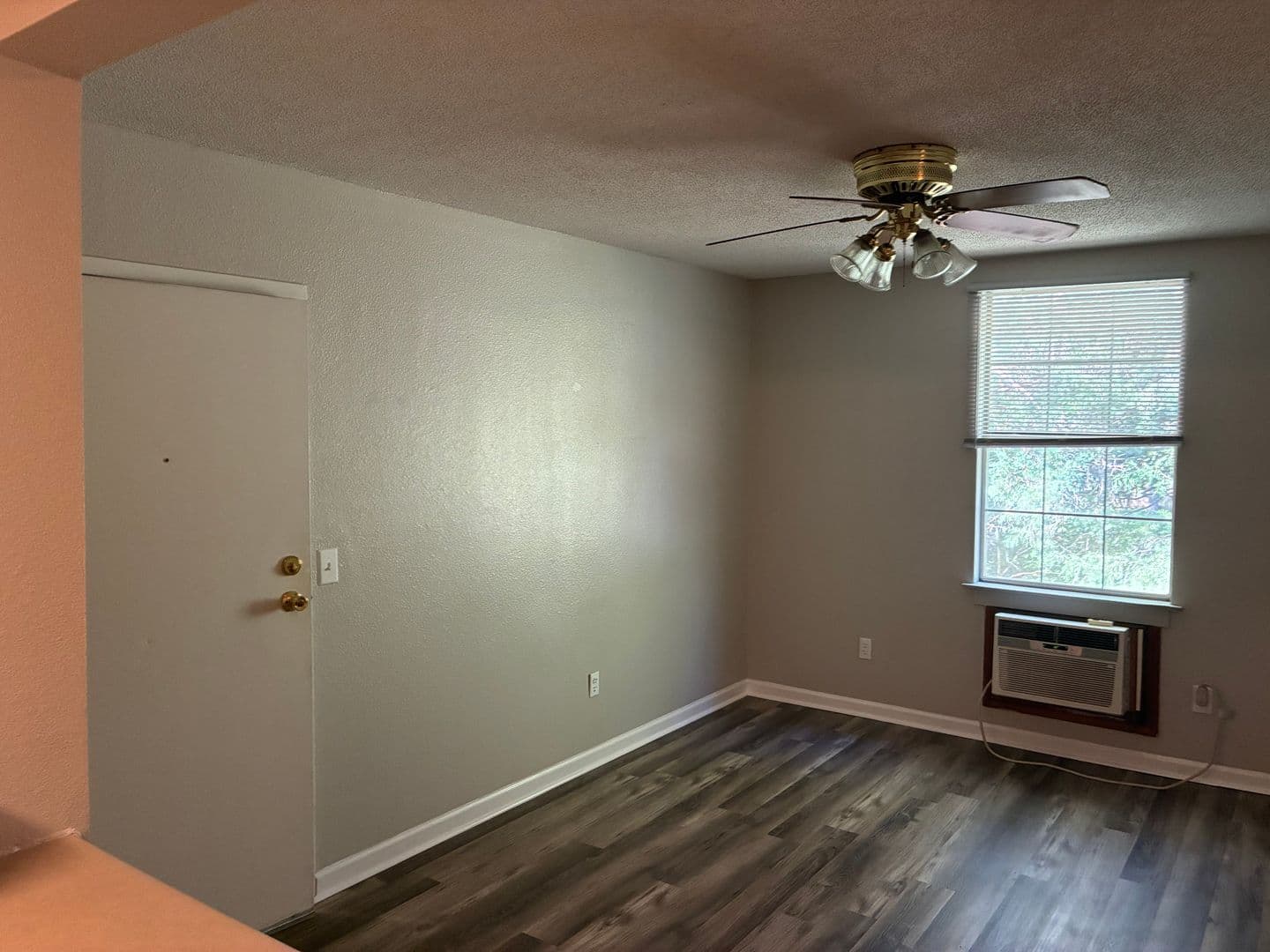 Sumter Apartment: 120 Engleside Street
