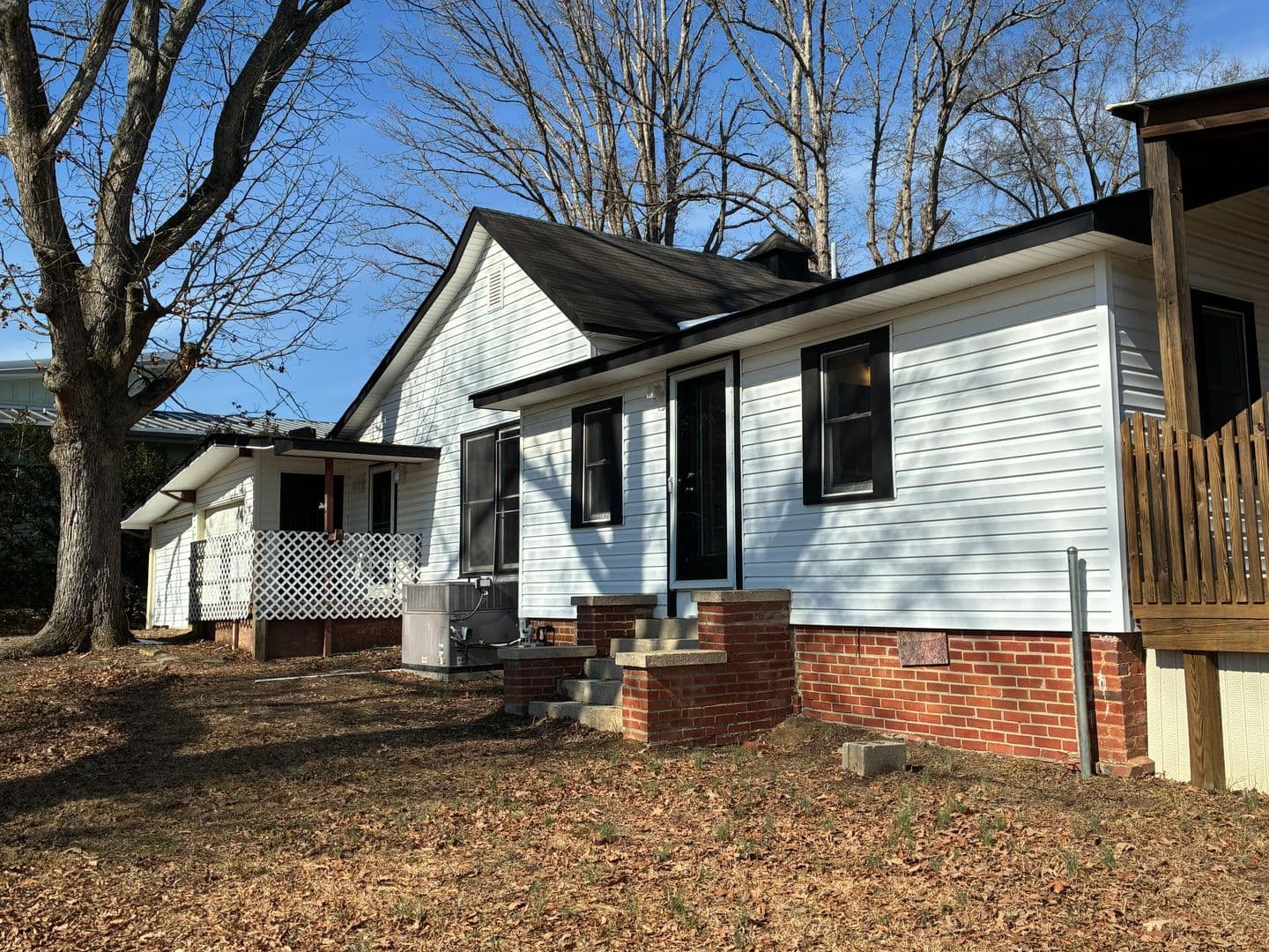Monroe House: 4729 Boyd Griffin Road