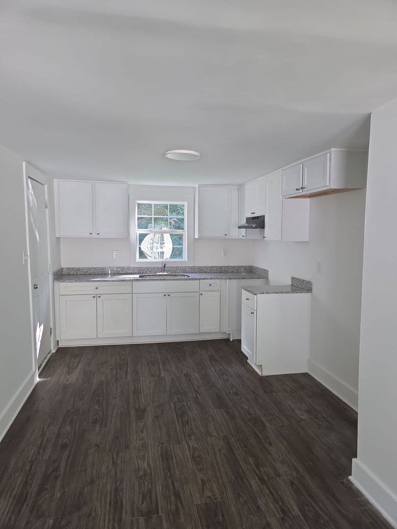 Lancaster House: 2342 Old Blackmon Ln