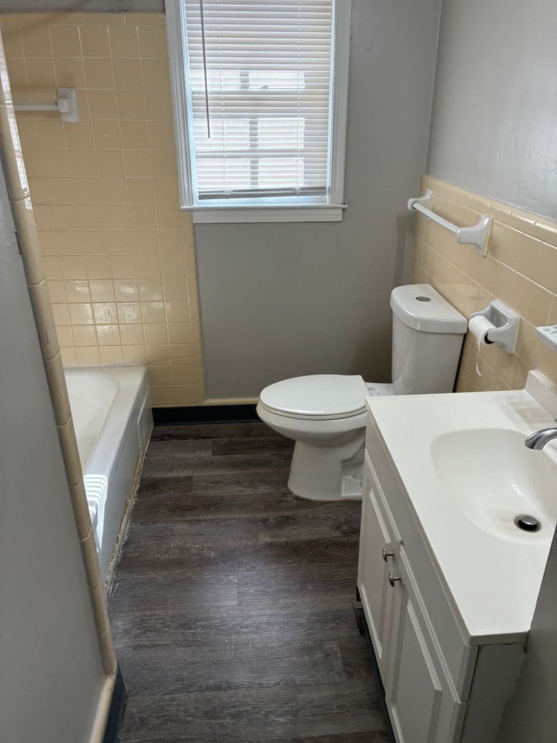 Sumter Apartment: 120 Engleside Street