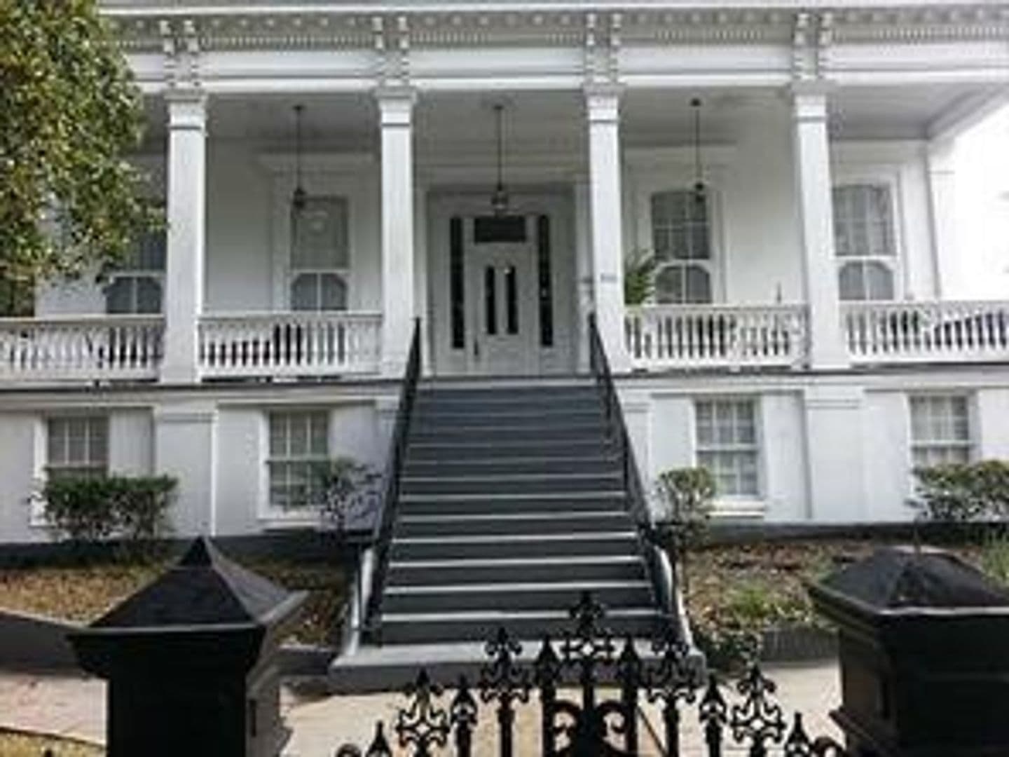 New Orleans Apartment: 3116 Prytania St.