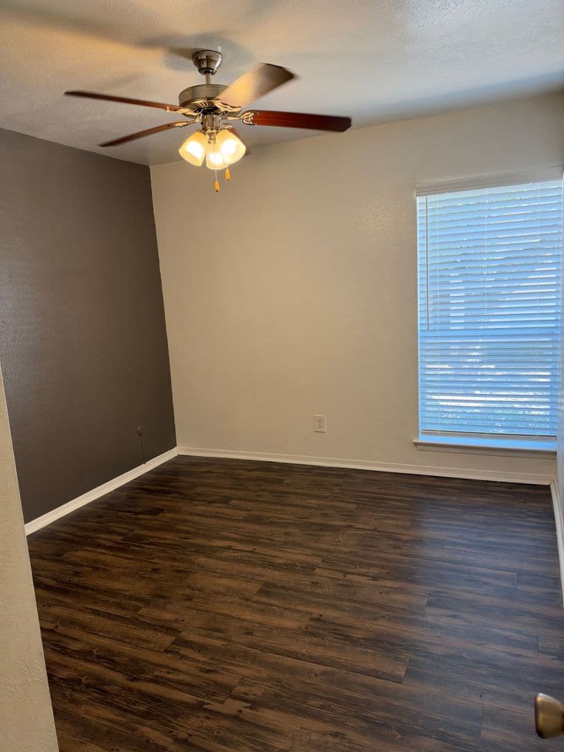 Dallas Apartment: 6864 Larmanda St