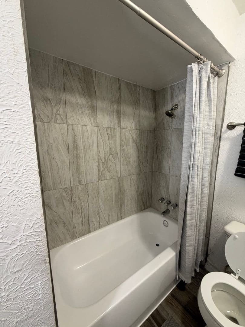 Dallas Apartment: 6864 Larmanda St