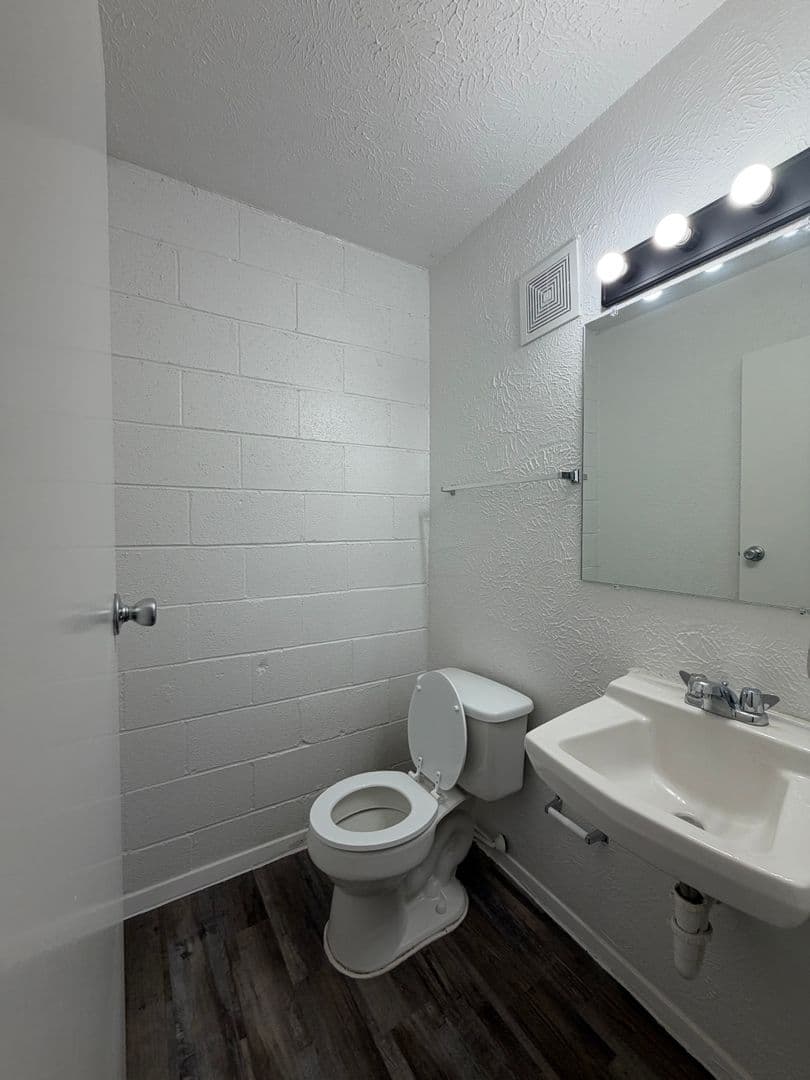 Dallas Apartment: 6864 Larmanda St
