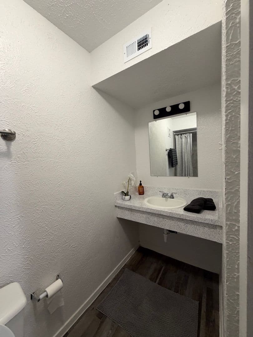 Dallas Apartment: 6864 Larmanda St