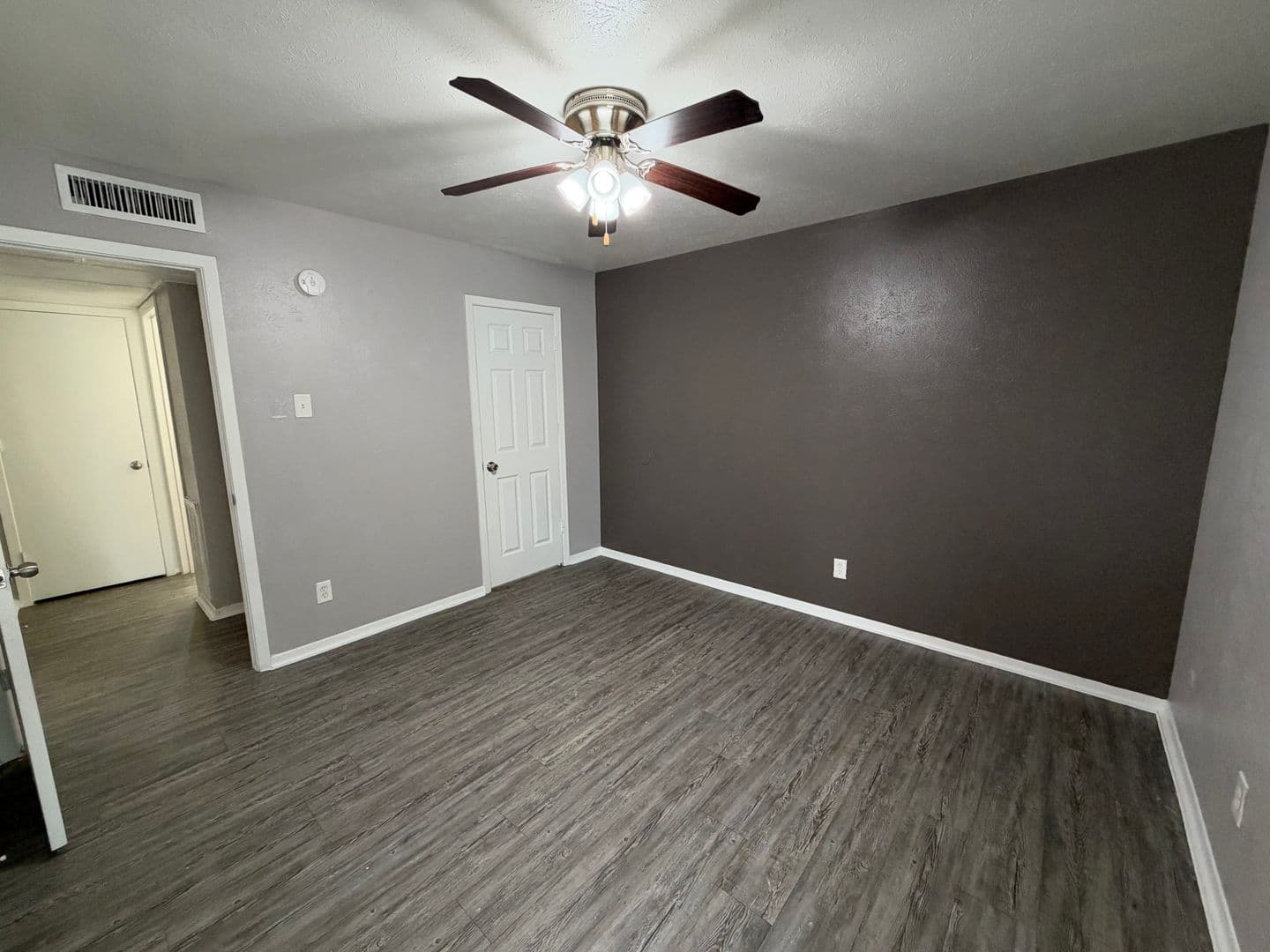 Dallas Apartment: 6864 Larmanda St