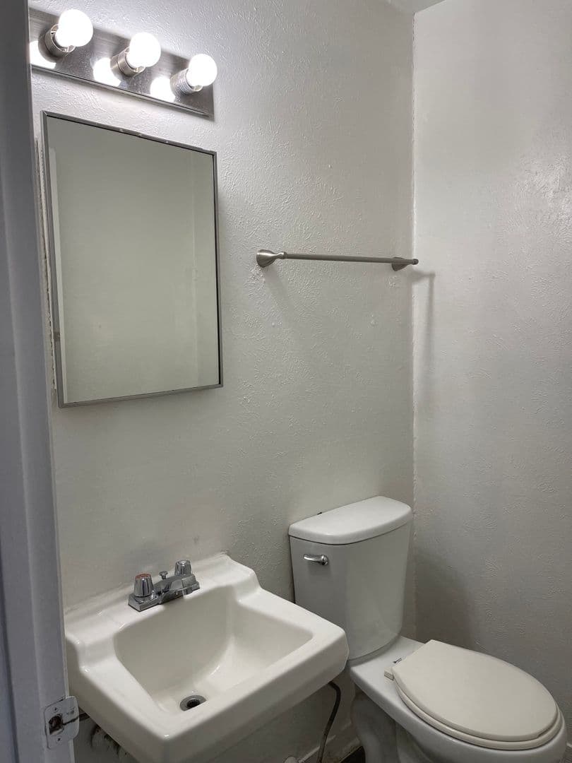 Dallas Apartment: 6864 Larmanda St