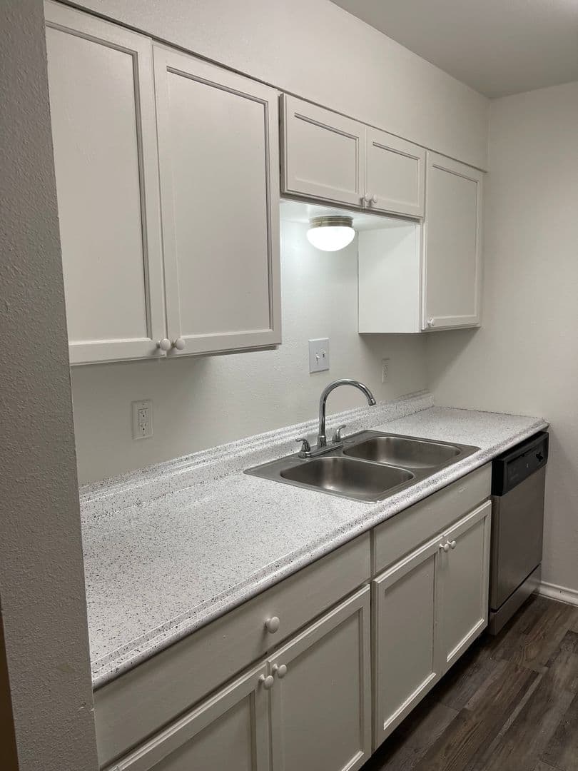 Dallas Apartment: 6864 Larmanda St
