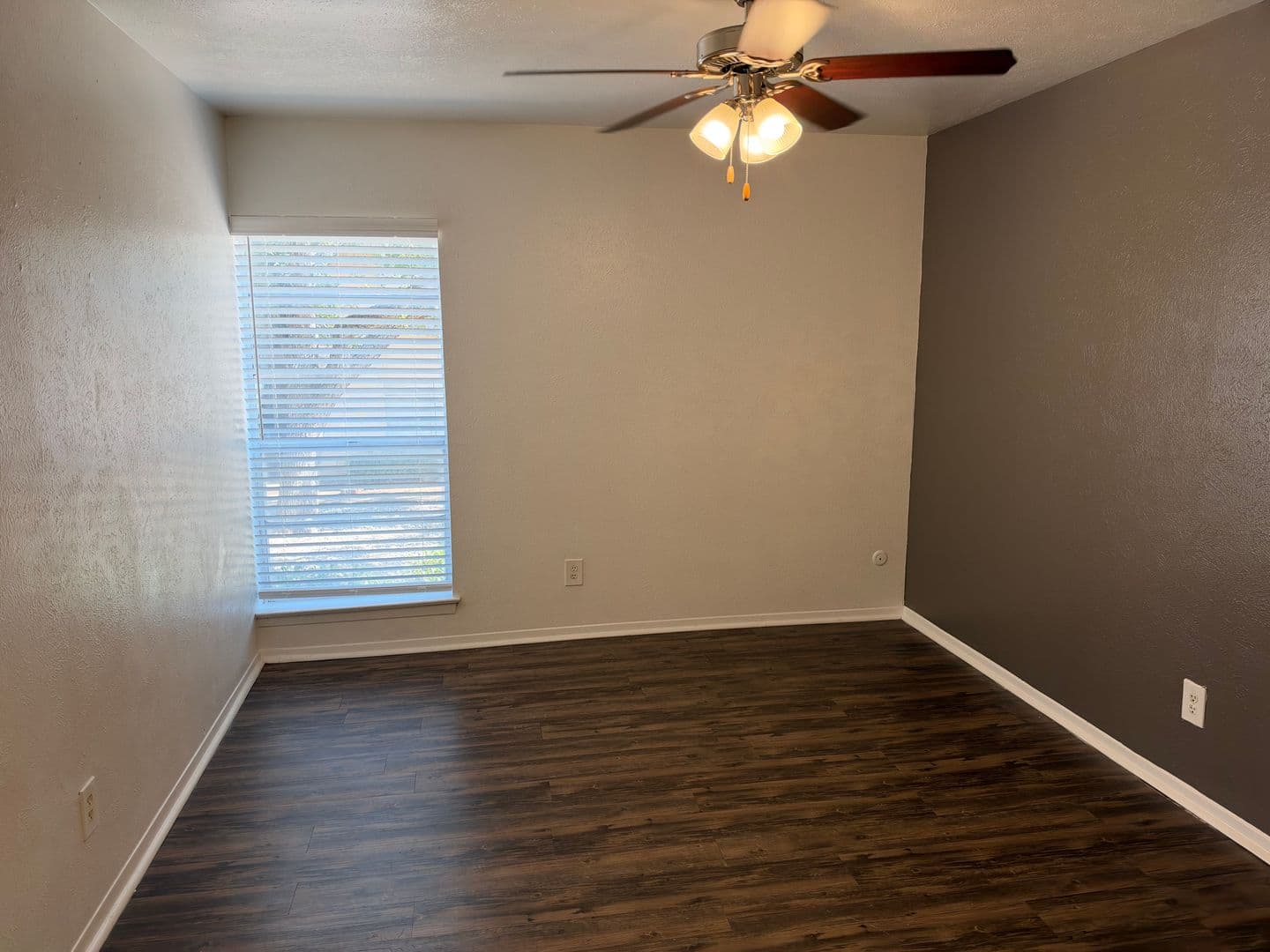 Dallas Apartment: 6864 Larmanda St