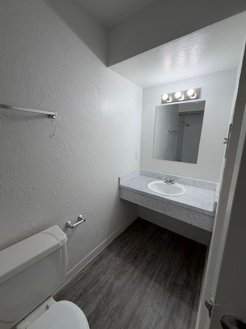 Dallas Apartment: 6864 Larmanda St