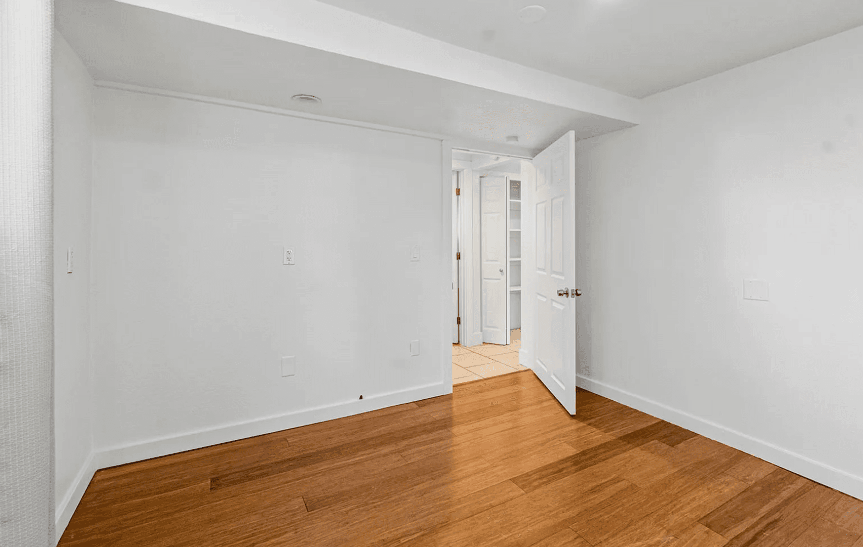 Des Moines House: 1837 S 263rd Pl