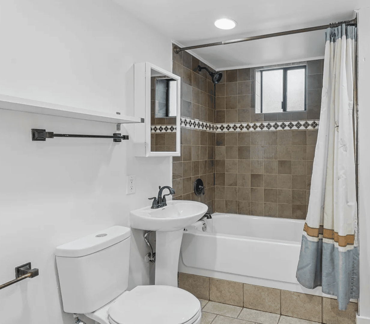 Des Moines House: 1837 S 263rd Pl