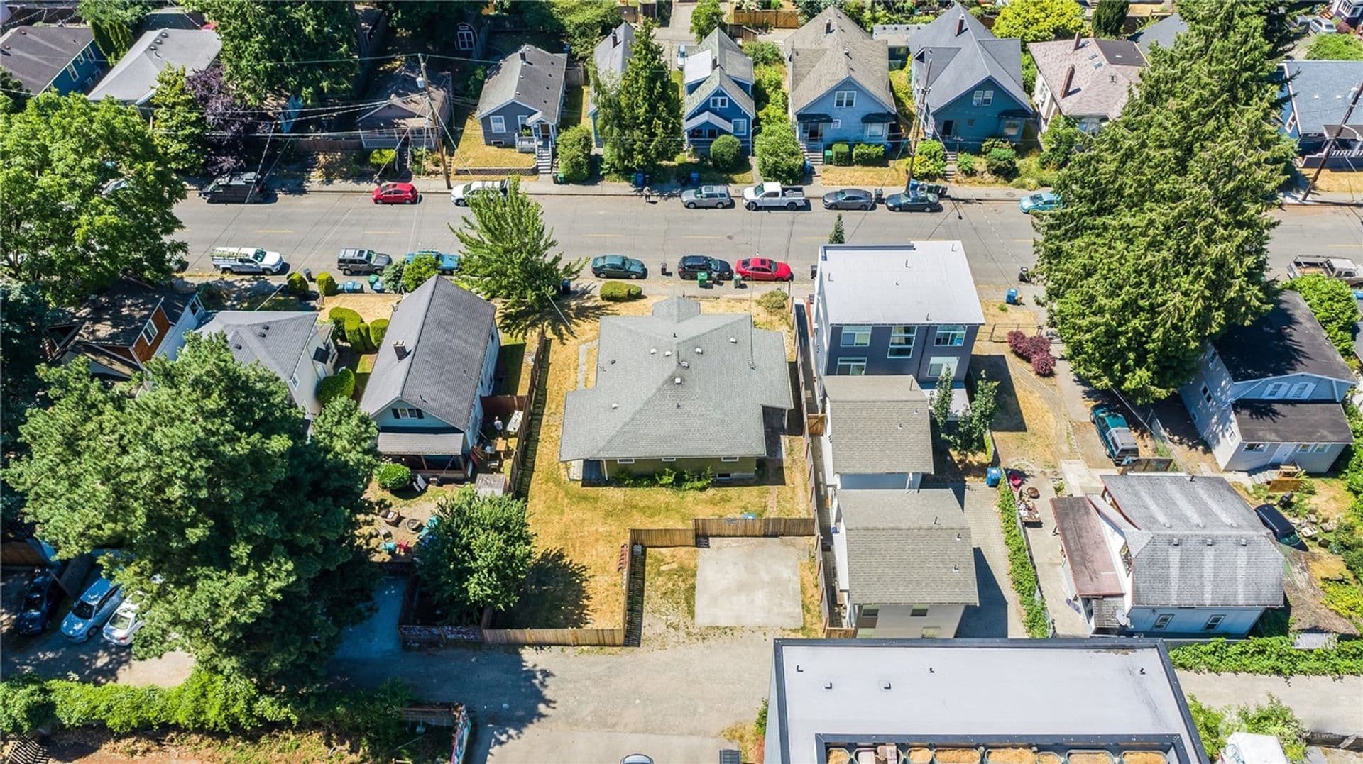 Seattle Apartment: 5626 Brooklyn Ave NE