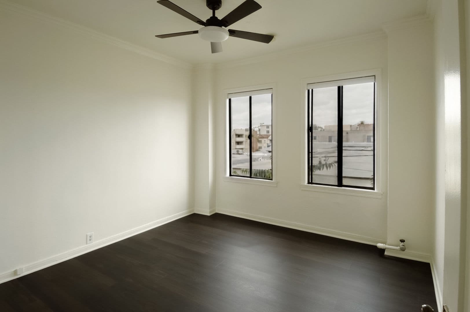 Los Angeles Apartment: 801 S Gramercy Drive