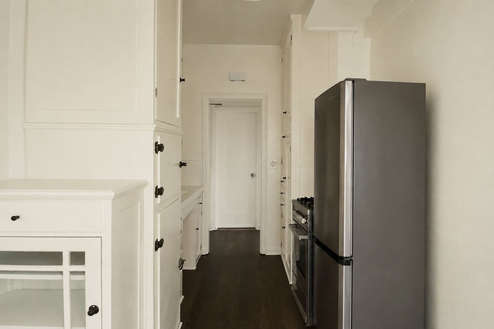 Los Angeles Apartment: 801 S Gramercy Drive