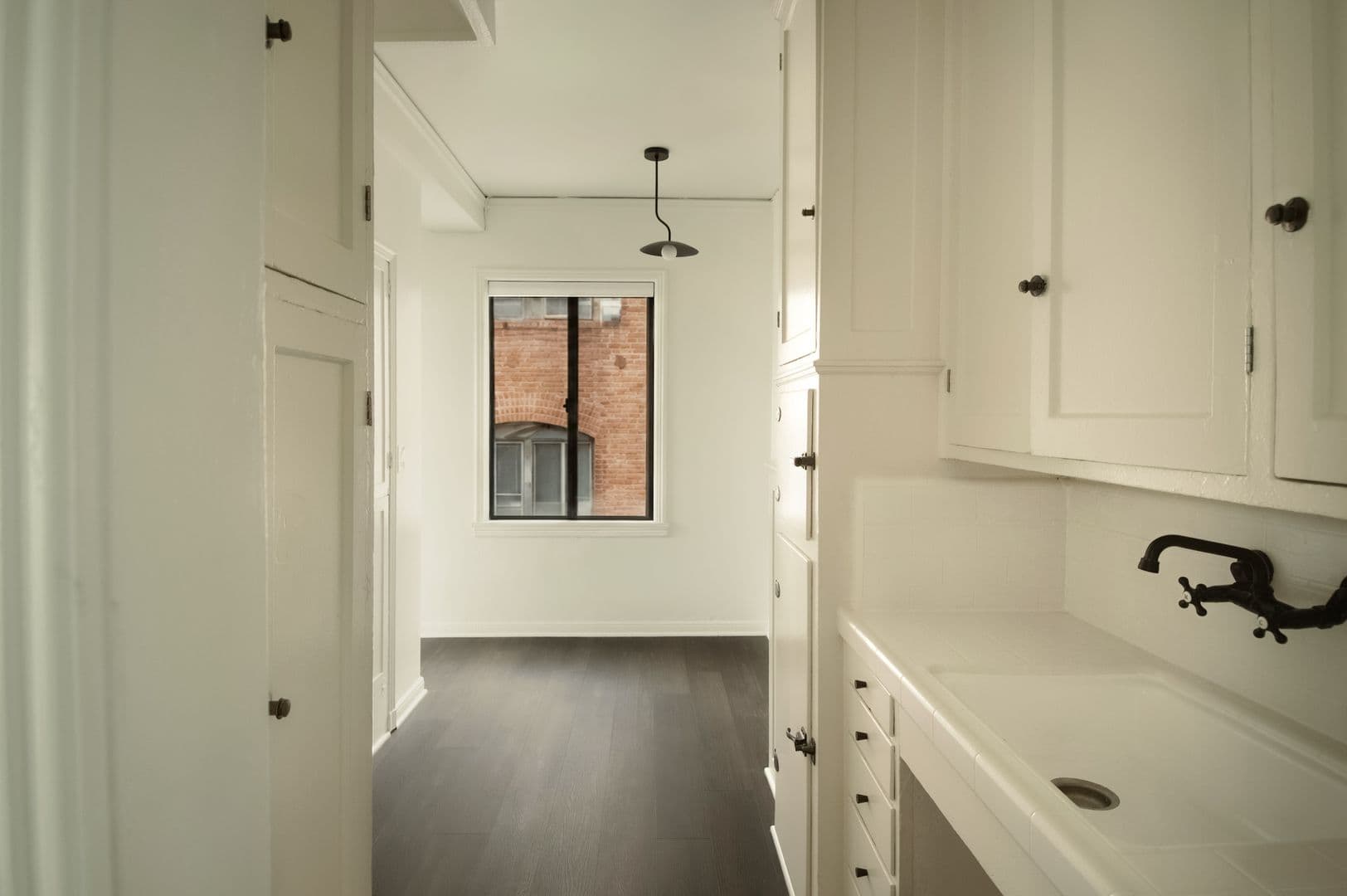 Los Angeles Apartment: 801 S Gramercy Drive