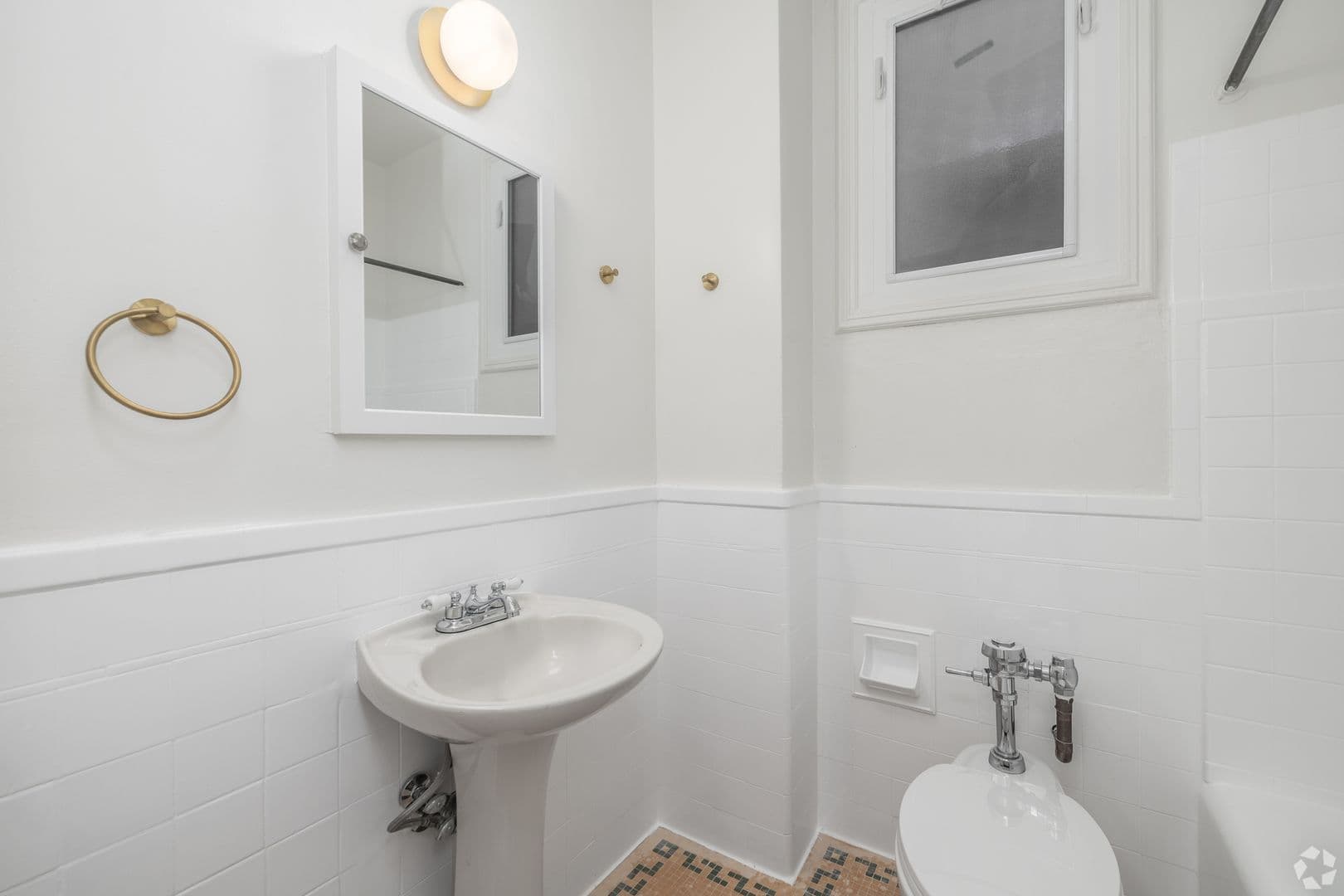 Los Angeles Apartment: 801 S Gramercy Drive