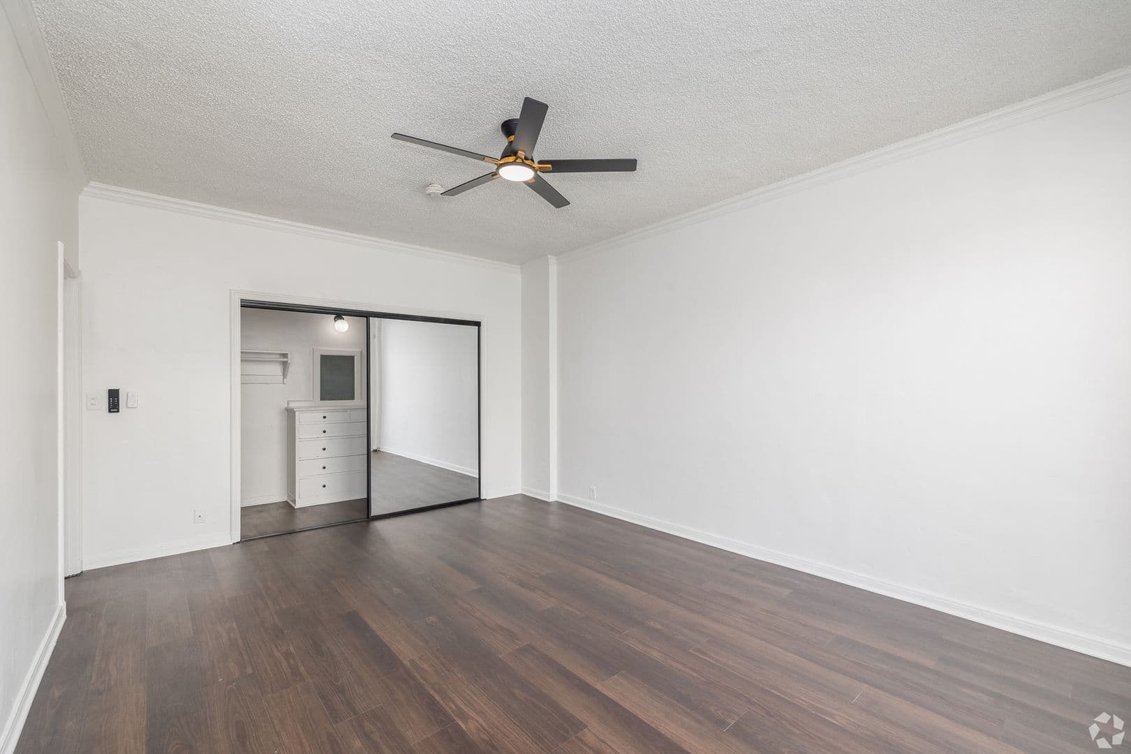 Los Angeles Apartment: 801 S Gramercy Drive