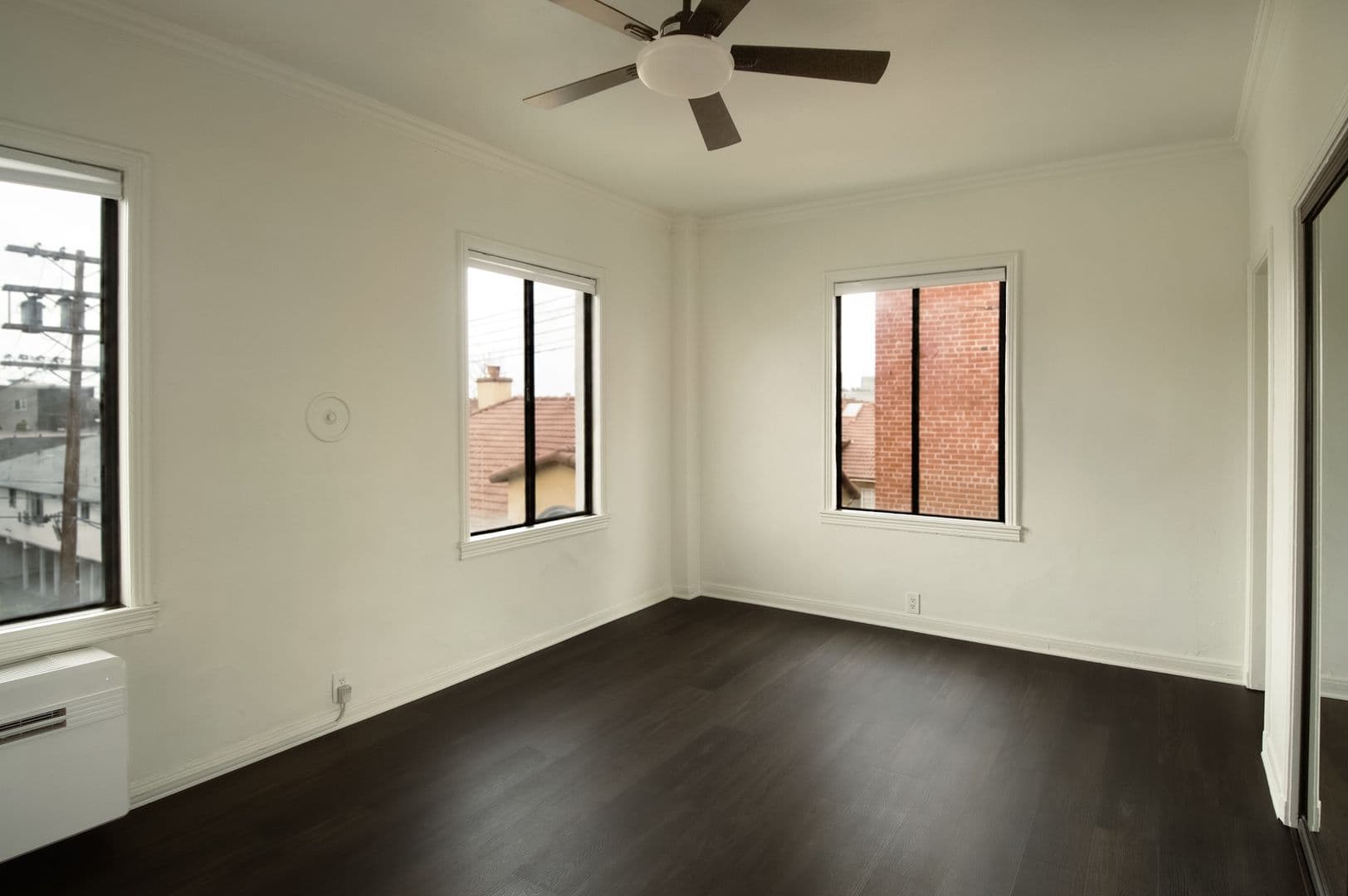 Los Angeles Apartment: 801 S Gramercy Drive