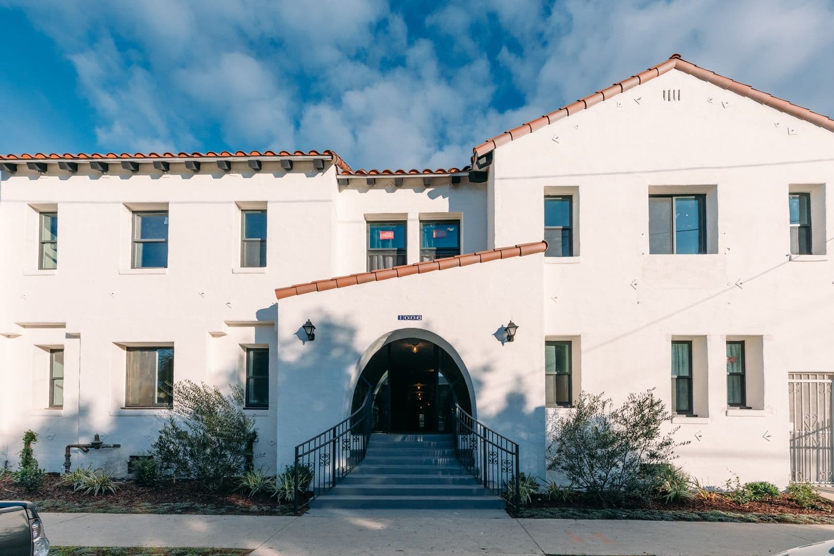 Los Angeles Apartment: 1006 N El Centro Avenue