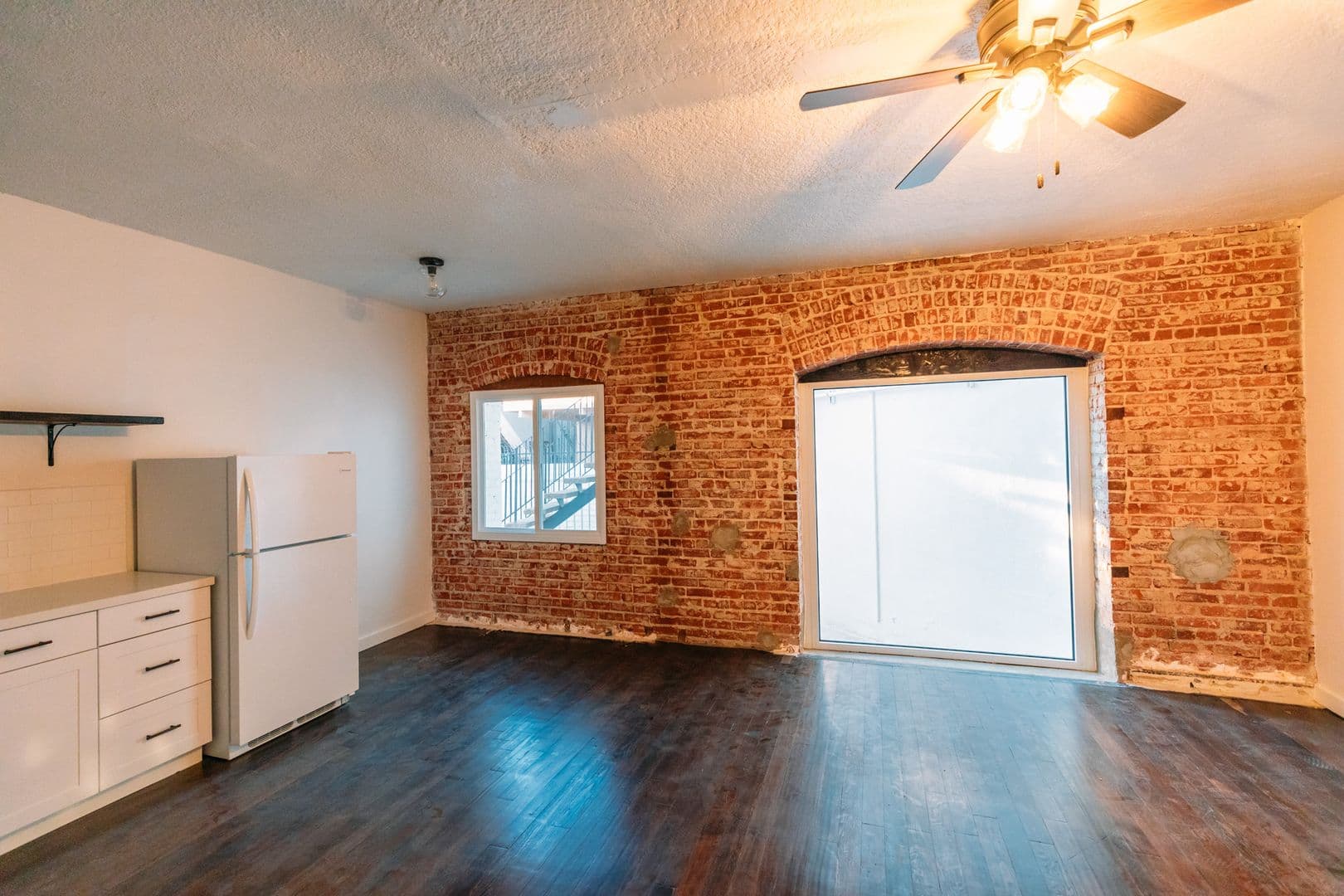 Los Angeles Apartment: 1006 N El Centro Avenue