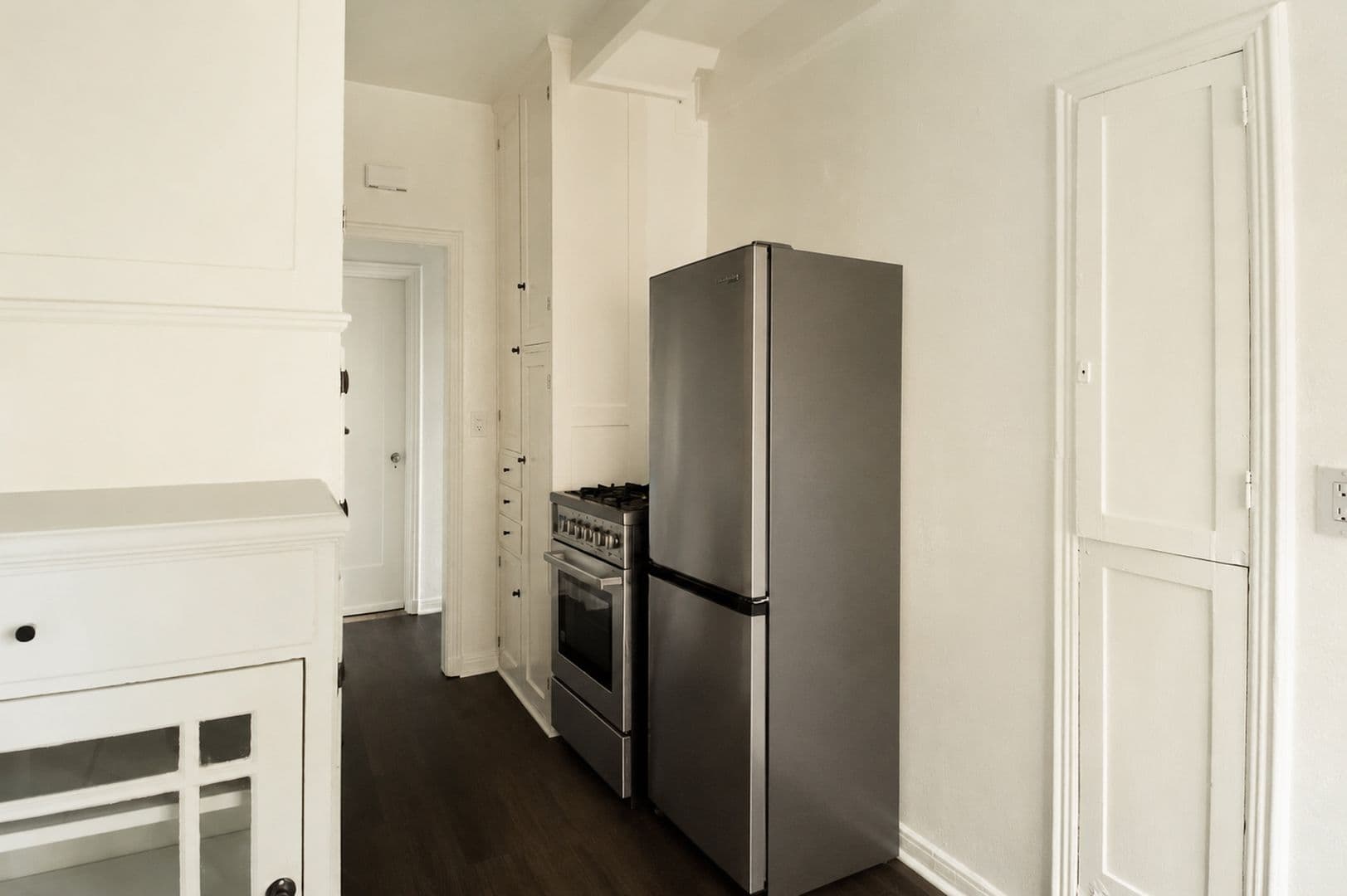 Los Angeles Apartment: 801 S Gramercy Drive