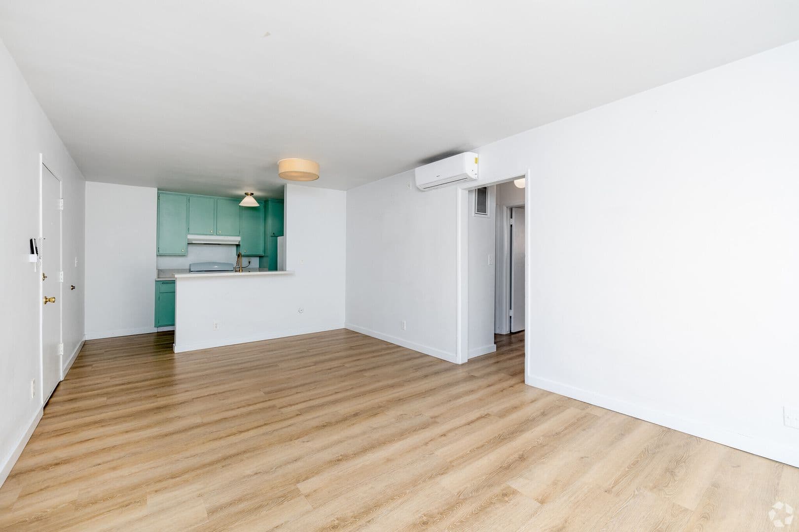 Los Angeles Apartment: 114 S. Gramercy Place